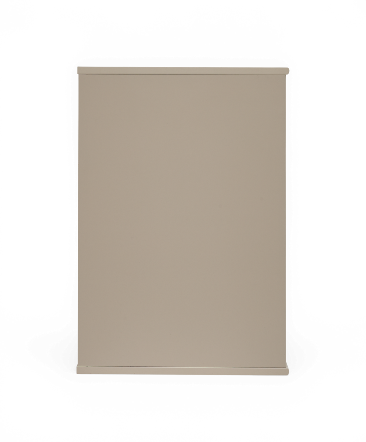 Beige rullegardin frilagt på hvid baggrund.