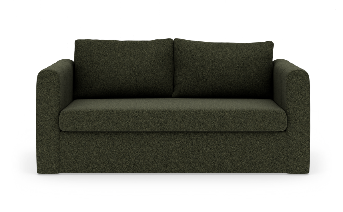 Mørkegrøn 2-personers sofa med afrundede armlæn på hvid baggrund.