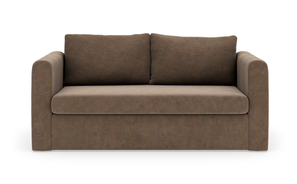 Brun 2-personers sofa med bløde ryghynder, fotograferet forfra på hvid baggrund.