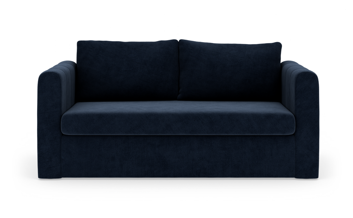 Mørkeblå sofa set forfra på hvid baggrund