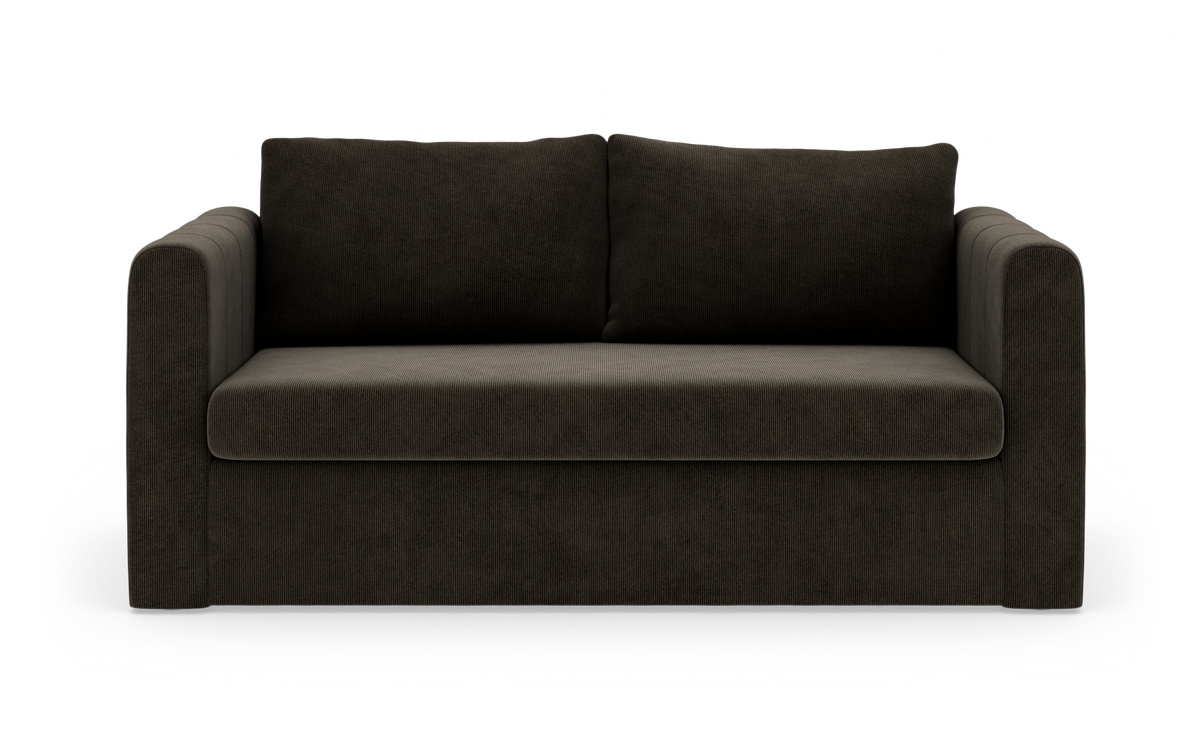 Mørk stofsofa set forfra, frilagt på hvid baggrund med skygge.