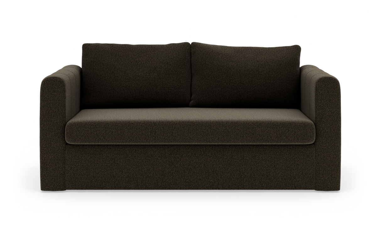 Mørkebrun 2-personers sofa set forfra på hvid baggrund.