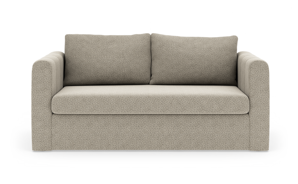 Beigefarvet 2-personers sofa i stof, frontvisning på hvid baggrund.