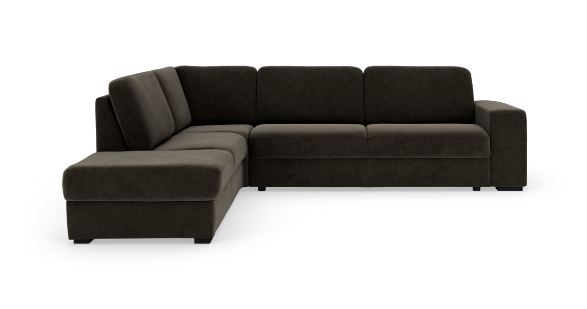 Mørkebrun L‑formet hjørnesofa med chaiselong til venstre, fritlagt på hvid baggrund.