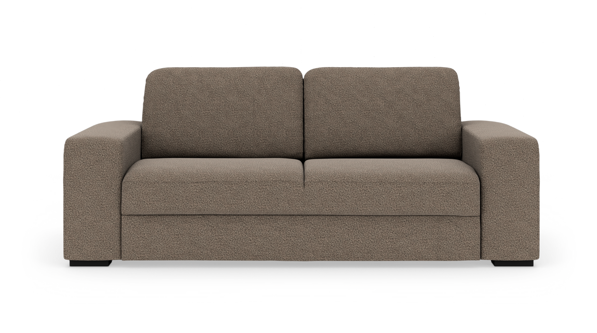 Brun stofsofa med to ryghynder og brede armlæn, frilagt forfra.