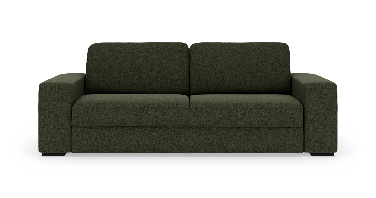 Mørkegrøn tresæders sofa set forfra, fritlagt på hvid baggrund.