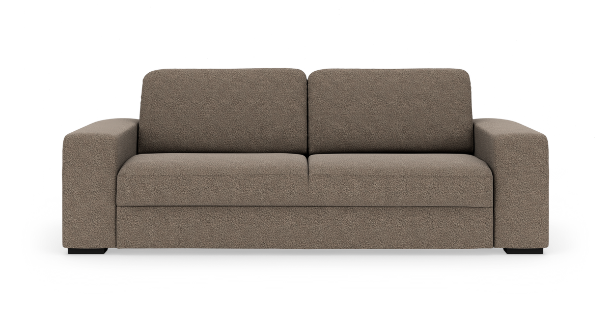 Beige/brun 3-personers sofa med brede armlæn og to ryghynder, set forfra mod hvid studiebaggrund.