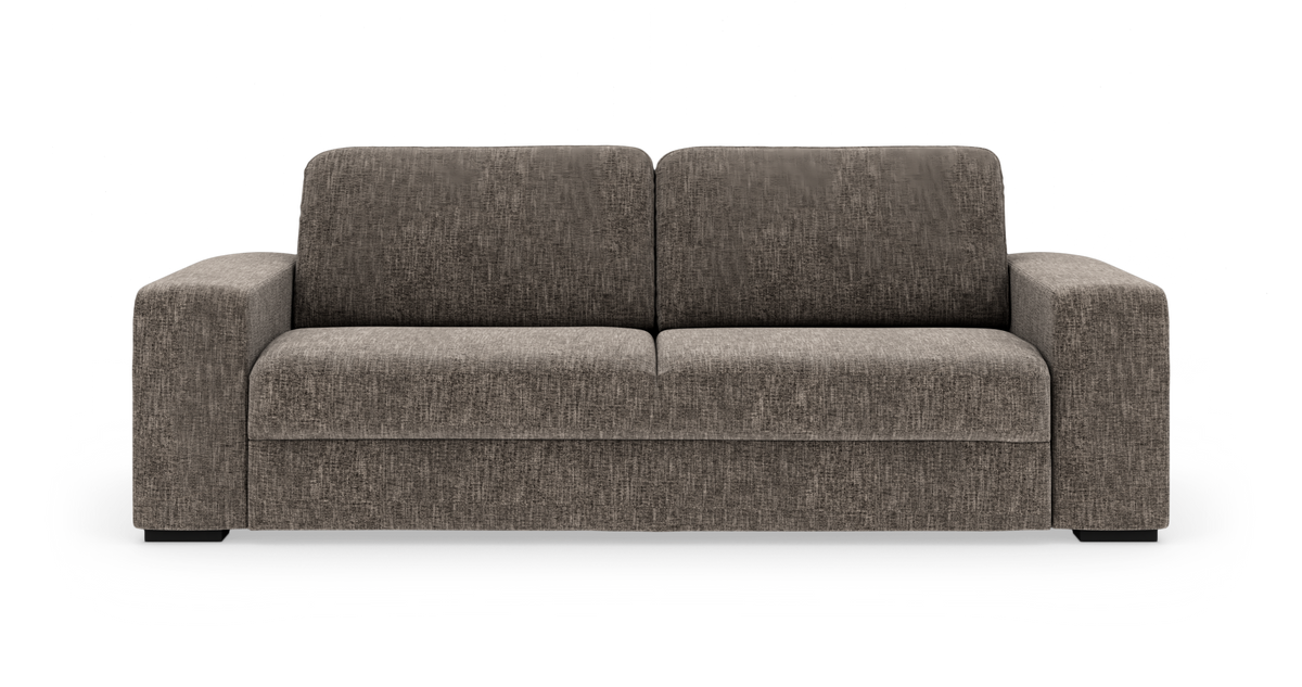 Brungrå 3-personers sofa med brede armlæn, fritstående på hvid baggrund.