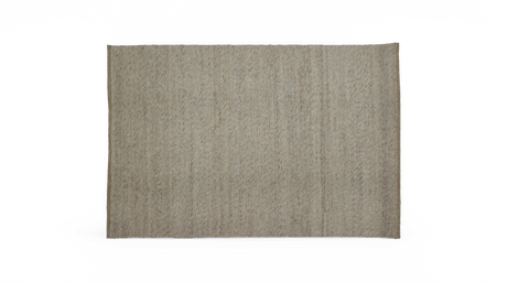 Beige vævet rektangulært tæppe i naturnuancer, frilagt på hvid baggrund.