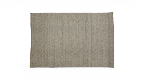 Beige vævet tæppe med diskret tone‑i‑tone tekstur.