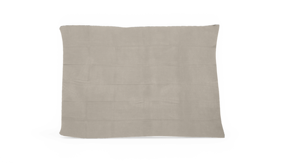 Beige strikket plaid på hvid baggrund.