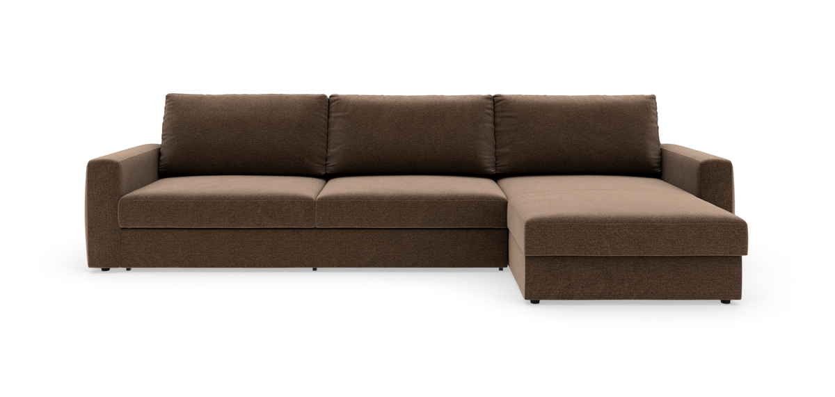 Brun hjørnesofa med chaiselong til højre, frilagt på hvid baggrund.