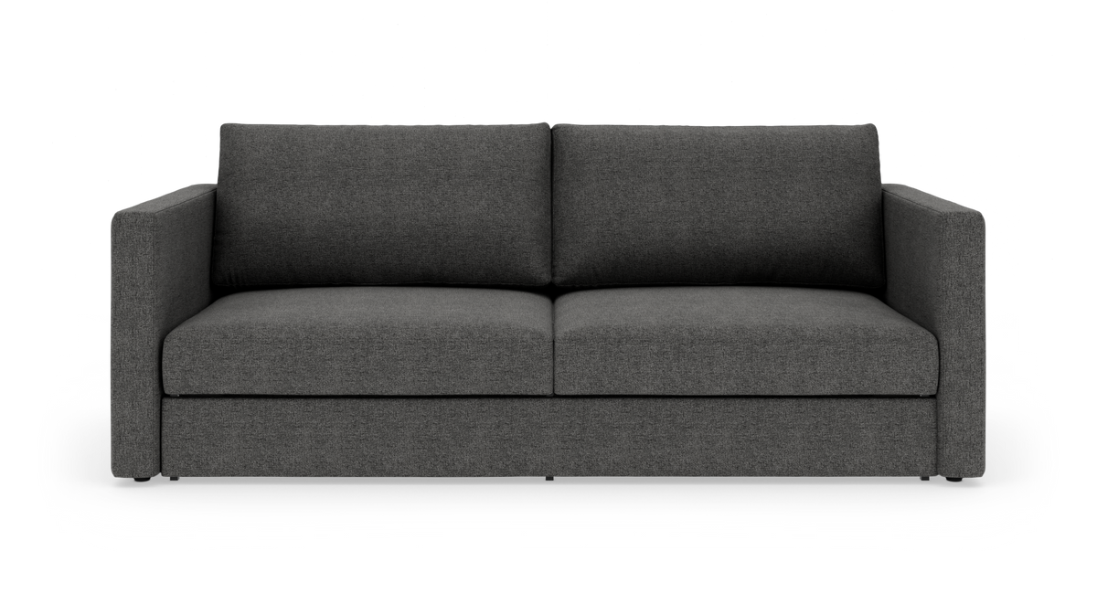 Mørkegrå 2-personers sofa med lige armlæn og kraftige sæde- og ryghynder, fritlagt på hvid baggrund.