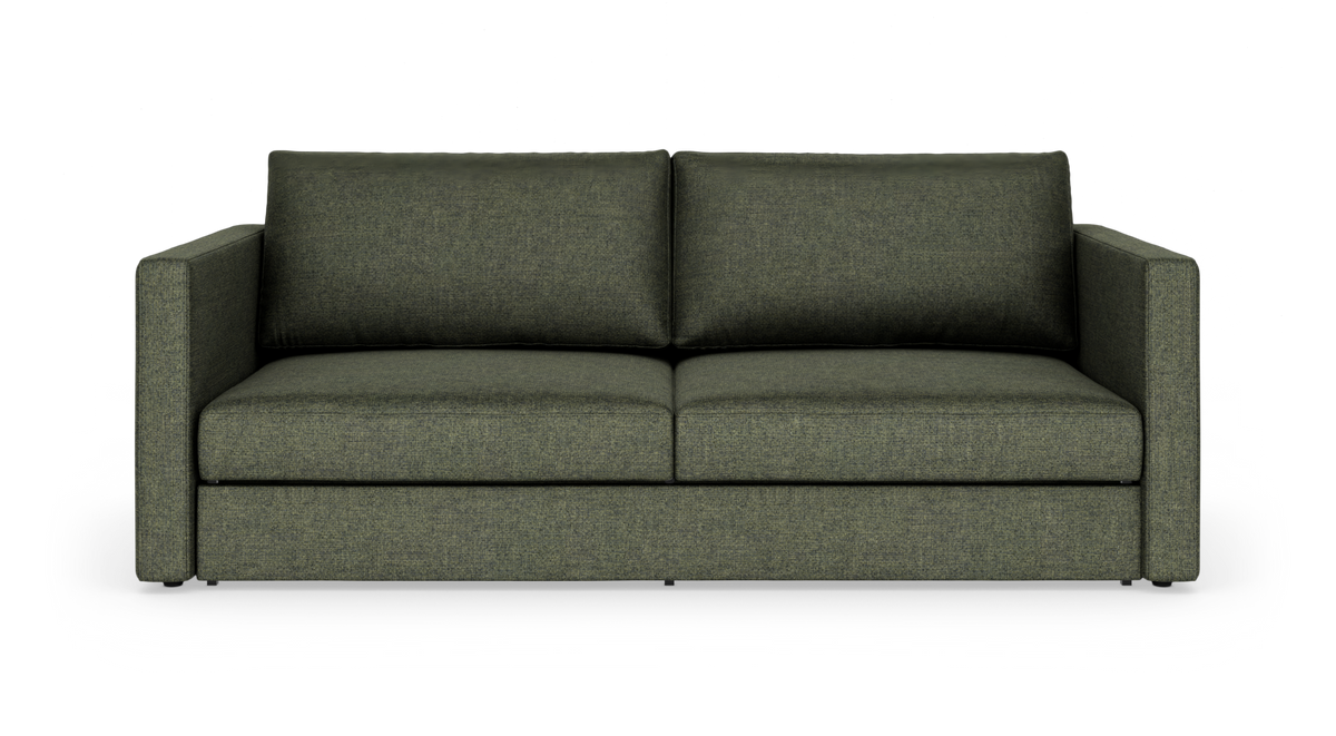 Grøn 2-personers sofa med lige armlæn, frilagt på hvid baggrund.