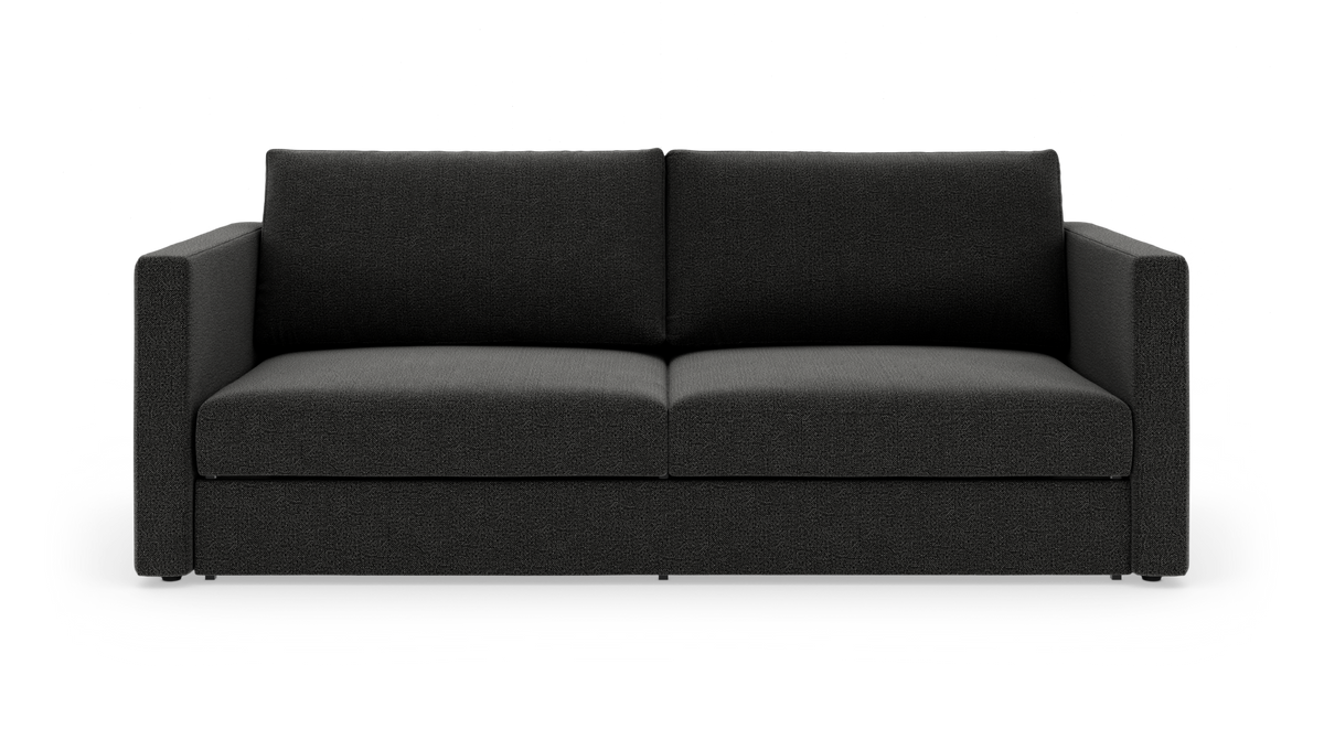 Mørkegrå sofa med lige armlæn og to sædehynder, set forfra mod hvid studiobaggrund.
