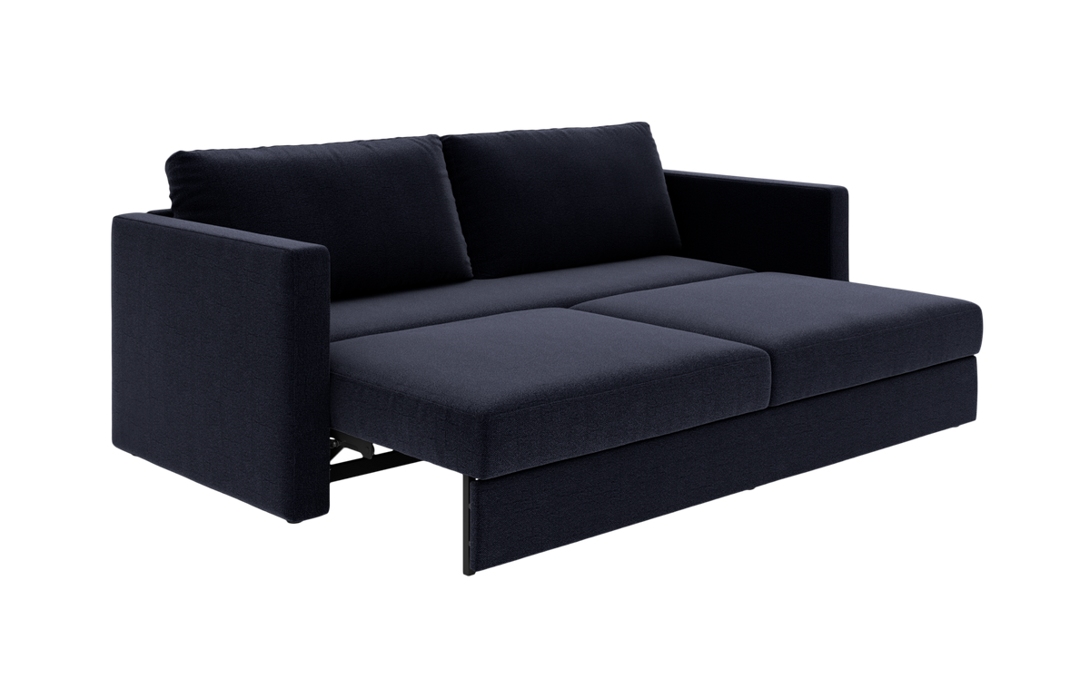 Mørkeblå stof-sovesofa trukket ud til seng med lige armlæn.