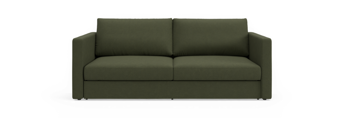 Grøn 2-personers sofa med lige armlæn, fritlagt på sort baggrund.