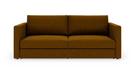 Okkergul 2-personers sofa med lige armlæn set forfra på hvid studiebaggrund.