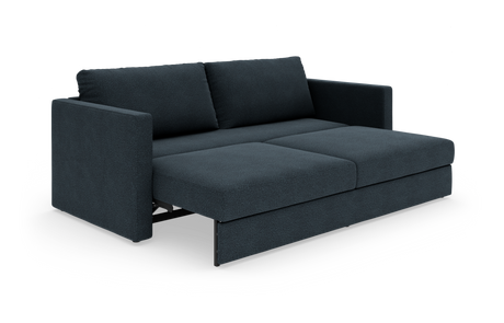 Mørkeblå sovesofa med lige armlæn og to ryghynder, fotograferet i vinkel mod hvid baggrund.