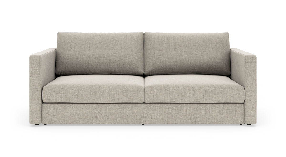 Beige 2-personers sofa med lige armlæn og to sæde- og ryghynder, frilagt på hvid baggrund.