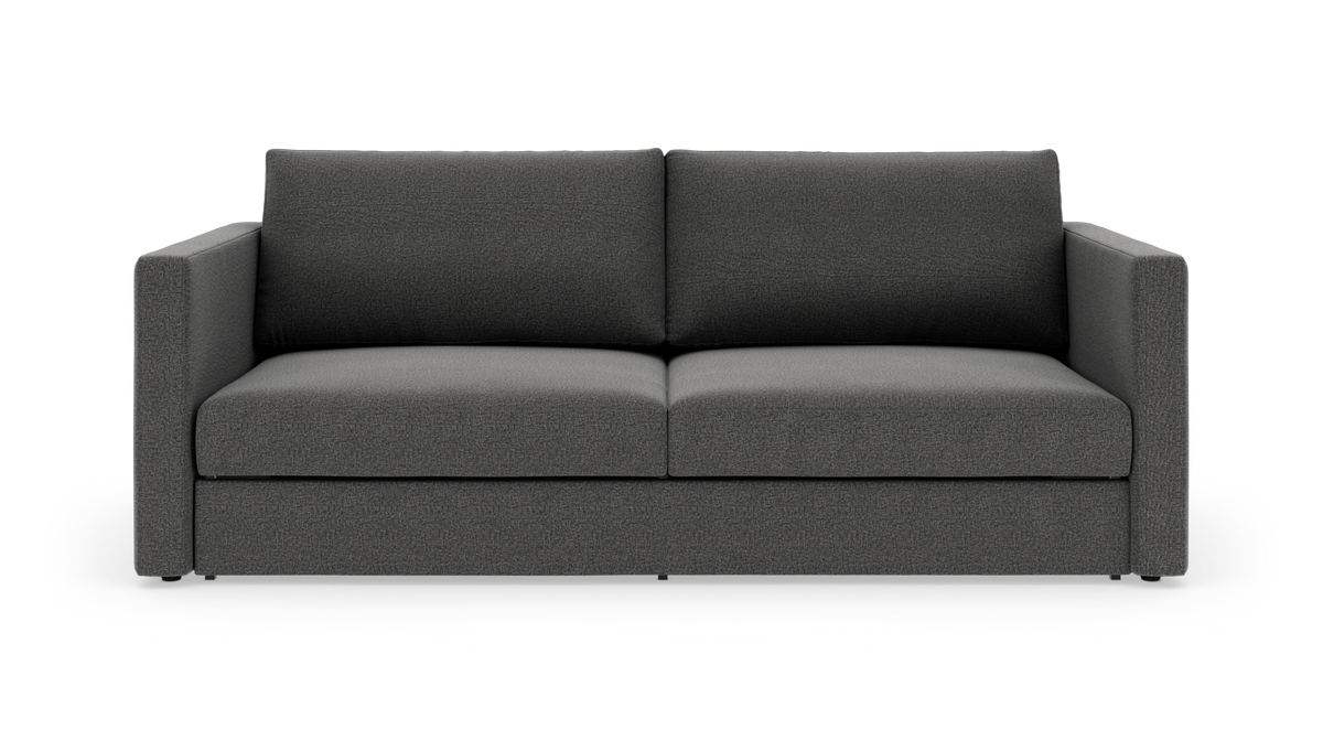 Mørkegrå sofa med lige armlæn set forfra på hvid baggrund.