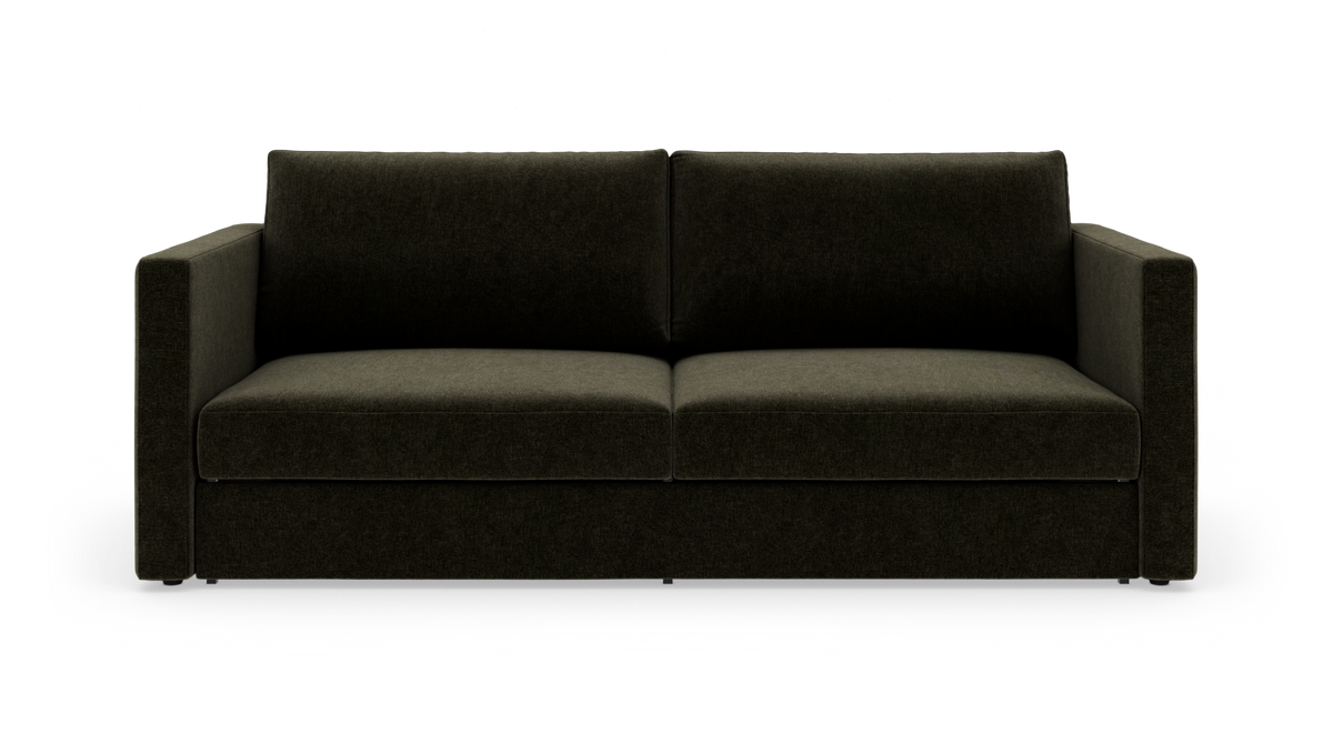 Mørkegrøn 2-personers sofa med lige armlæn, frontvisning på hvid baggrund.