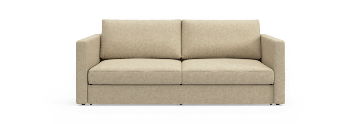 Beige tosæders sofa med lige armlæn set forfra, frilagt mod sort baggrund.