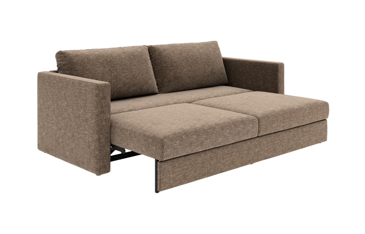 Brun sovesofa med to ryghynder, trukket ud til sengestilling.