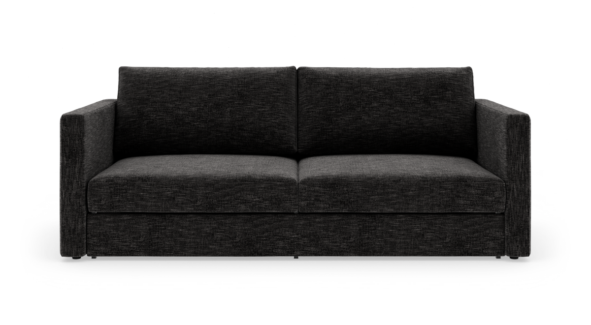 Mørkegrå 2-personers sofa med lige armlæn, fotograferet forfra på hvid baggrund.