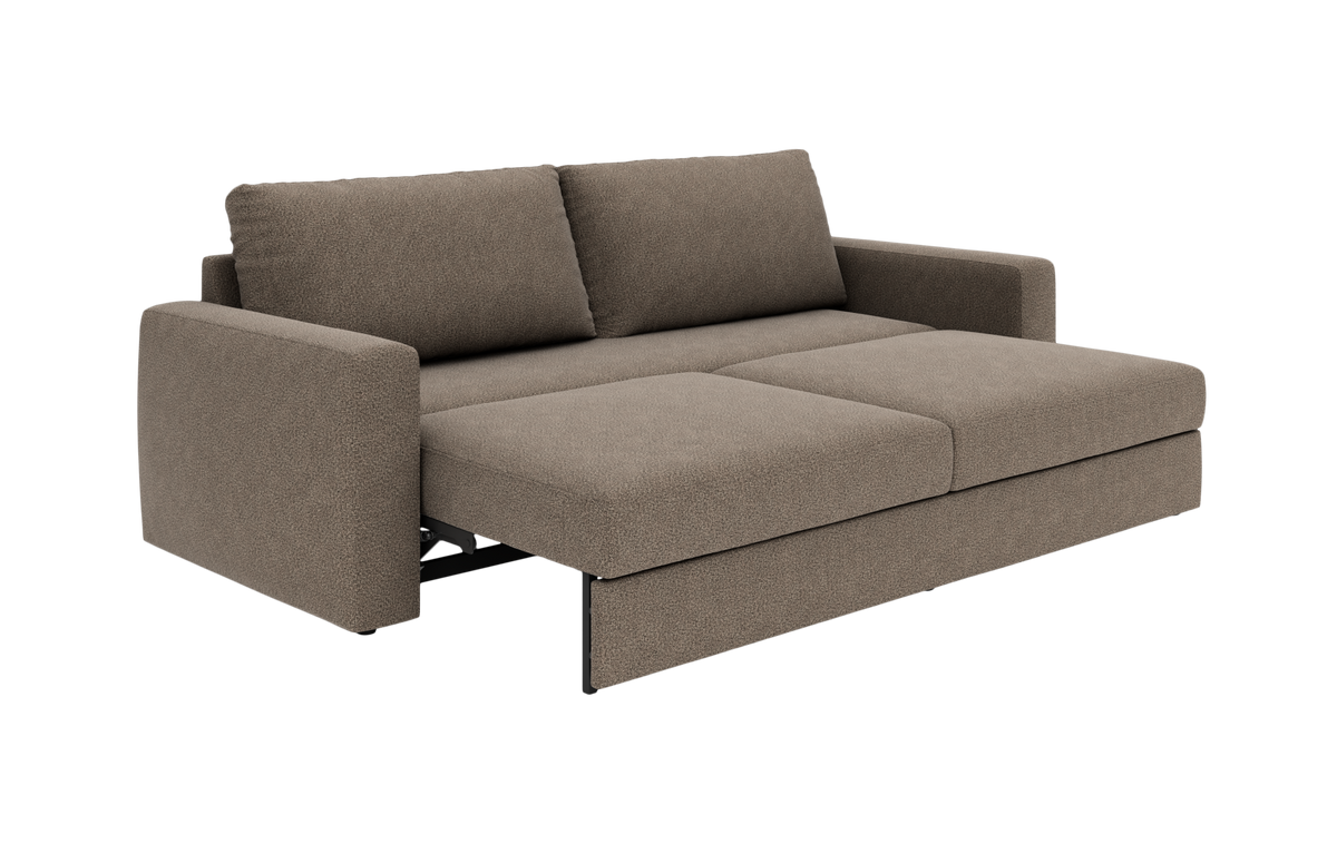 Brun-beige sovesofa i stof, trukket ud til soveposition med to ryghynder.