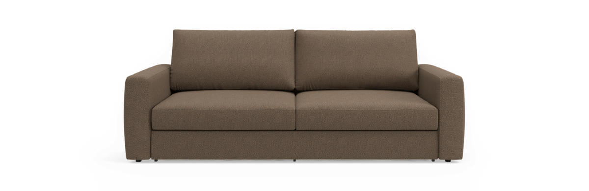 Brun 2-personers sofa med lige armlæn, frontvisning på sort baggrund.
