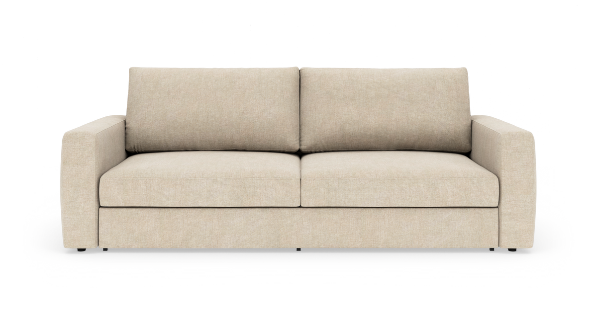 Beige stofsofa med to sæde- og ryghynder og lige armlæn, frontvist mod hvid baggrund.