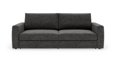 Mørkegrå stofsofa med rette armlæn, set forfra på hvid baggrund.