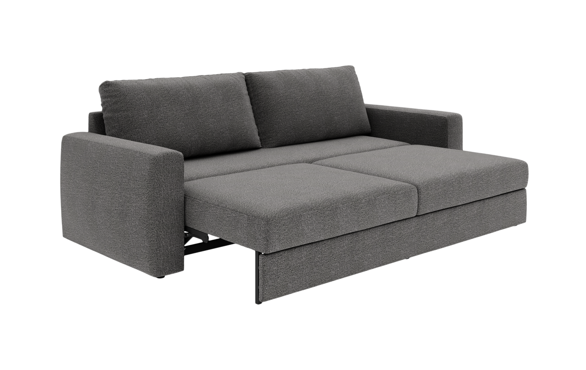 Grå sovesofa i stof, vist i udfoldet sengestilling i studieopsætning fra trekvart vinkel.
