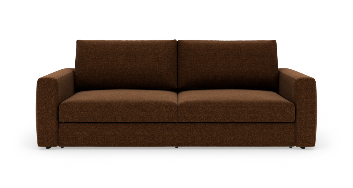 Brun tresæders sofa set forfra, enkel og moderne på hvid baggrund.