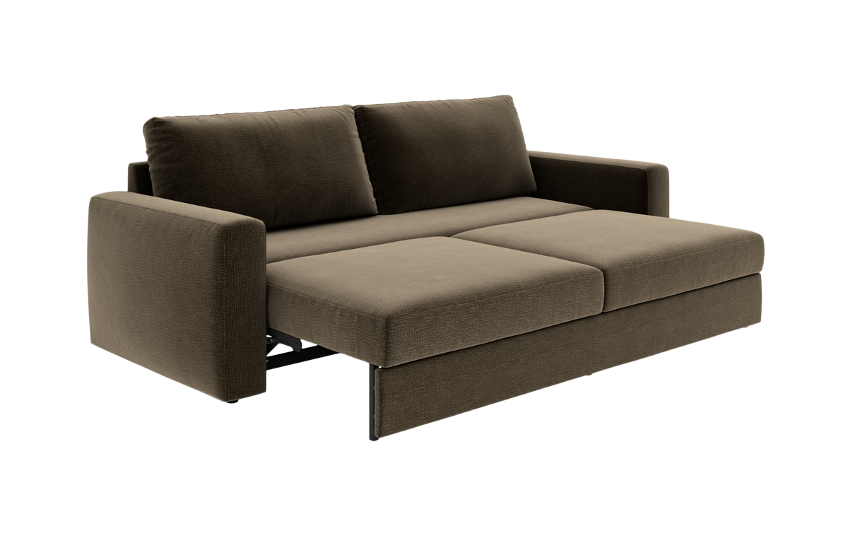 Brun sovesofa i stof trukket ud til seng med to ryghynder, moderne design på hvid baggrund.