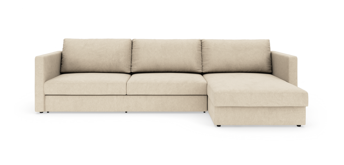 Beige hjørnesofa med chaiselong til højre på hvid baggrund.