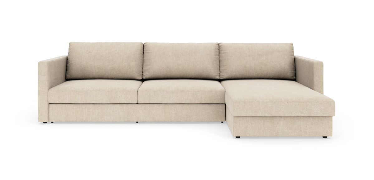 Beigefarvet L‑sofa med chaiselong på højre side, frilagt på hvid baggrund.