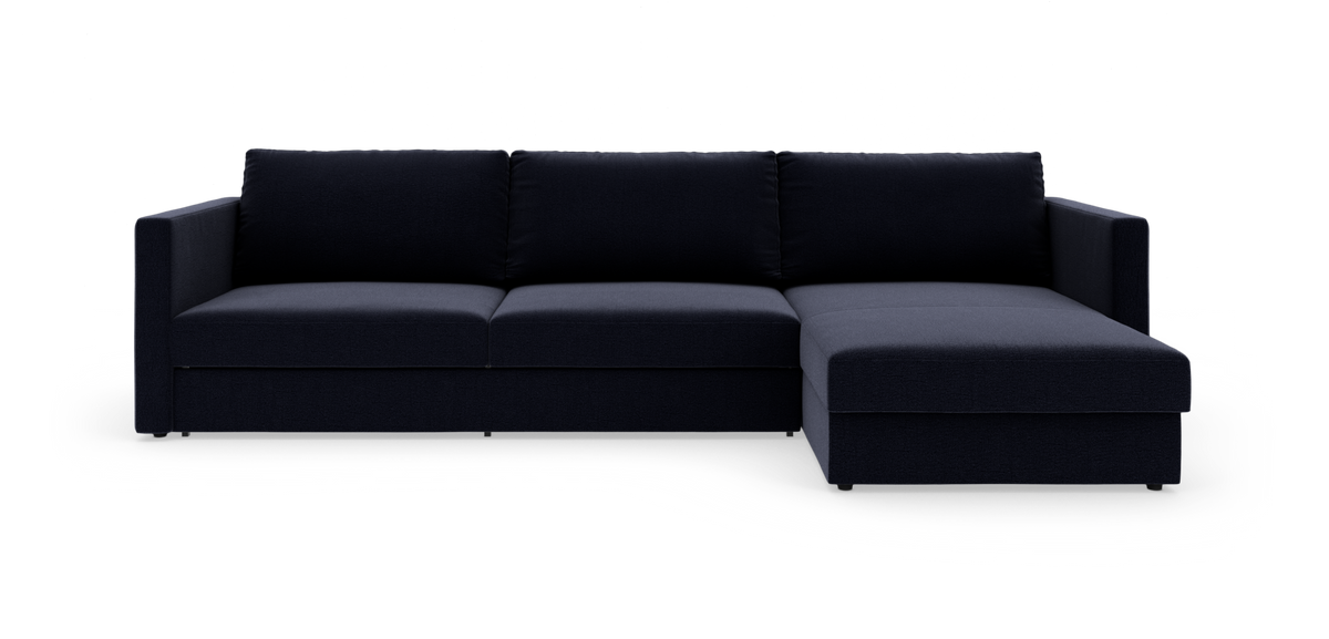 Mørkeblå hjørnesofa med chaiselong til højre på hvid baggrund.