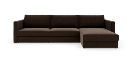 Mørkebrun hjørnesofa med chaiselong til højre i enkel, moderne design, frilagt på hvid baggrund.