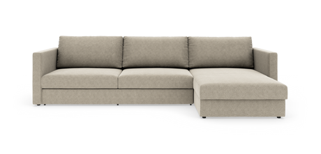 Beige hjørnesofa med chaiselong til højre, set forfra mod hvid baggrund.