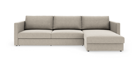 Beige hjørnesofa med chaiselong til højre i enkel, moderne stil.