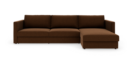 Brun hjørnesofa med chaiselong til højre i moderne, enkel stil, frilagt på hvid baggrund.