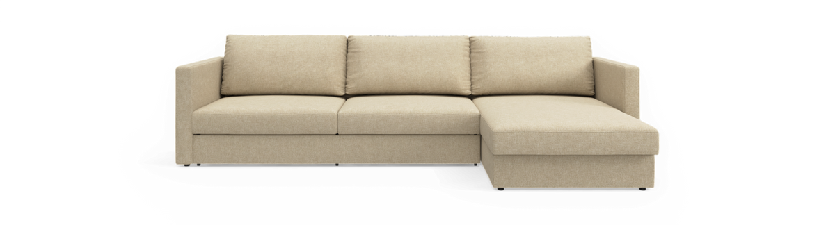 Beige hjørnesofa med chaiselong til højre, fire pladser med lige armlæn og tre ryghynder, frilagt på sort baggrund.