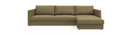 Olivengrøn hjørnesofa med chaiselong i højre side, frontvisning mod sort baggrund.