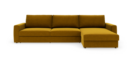 Sennepsgul hjørnesofa med chaiselong på højre side, frilagt mod hvid baggrund, frontvisning.