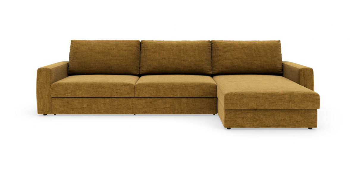 Sennepsgul L‑sofa med chaiselong til højre i moderne stil på hvid baggrund.