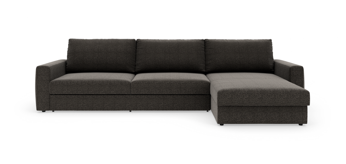 Mørkegrå hjørnesofa med chaiselong til højre, tre ryghynder og lige armlæn, frilagt på hvid baggrund.