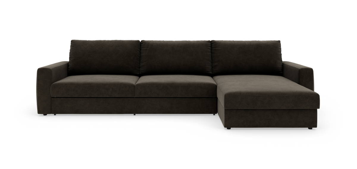 Mørkebrun hjørnesofa med chaiselong til højre, isoleret på hvid baggrund.