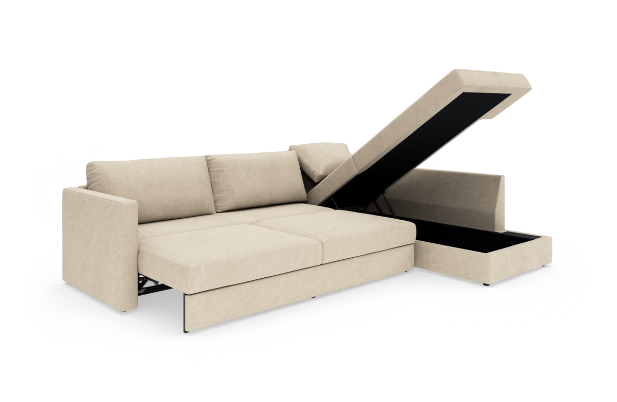 Beige hjørnesofa med chaiselong, opbevaring i chaiselongen vist åben, frilagt på hvid baggrund.